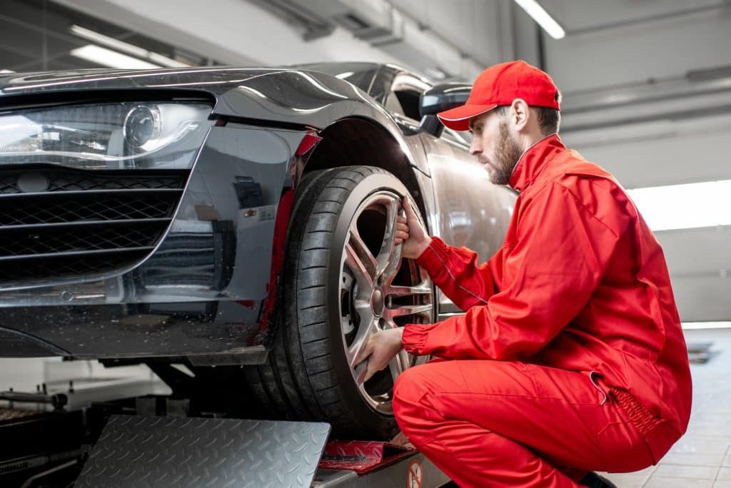 Mechanic changing wheel